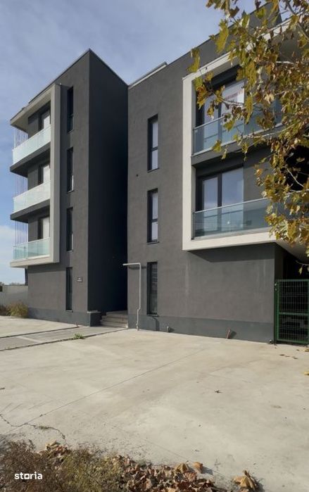 Apartament si curte in imobil finalizat aproape de plaja