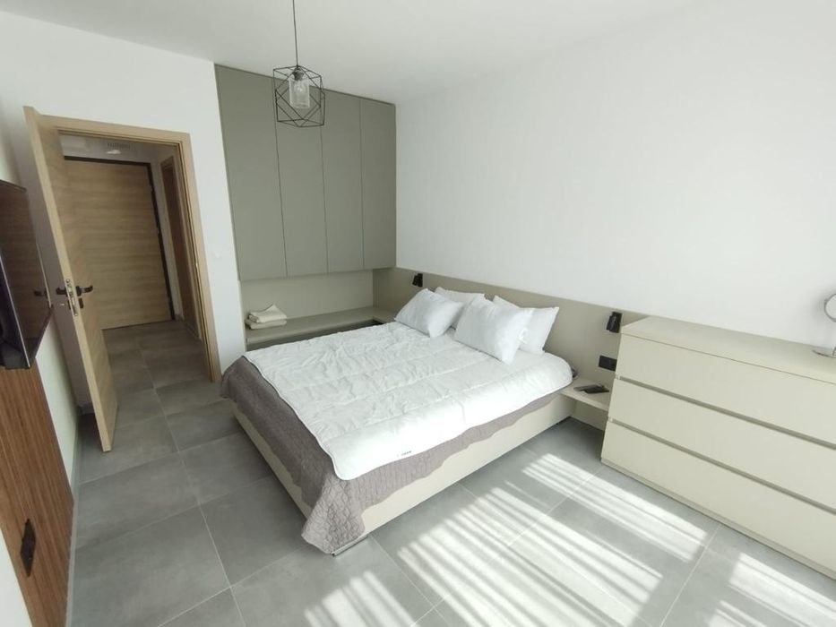 Дава се под наем Двустаен апартамент в Варна, Цветен квартал - 60 кв.м за 850 € - Снимка #3