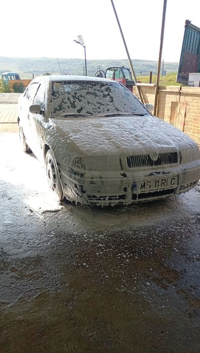 Vănd mașina mașina merge impecabil