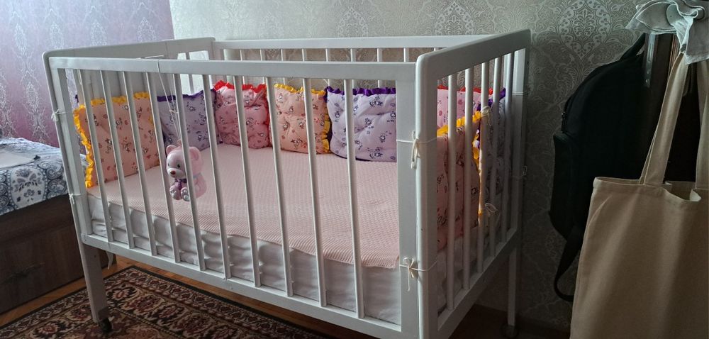 Продам детская кроватка + матрас, дерево ,