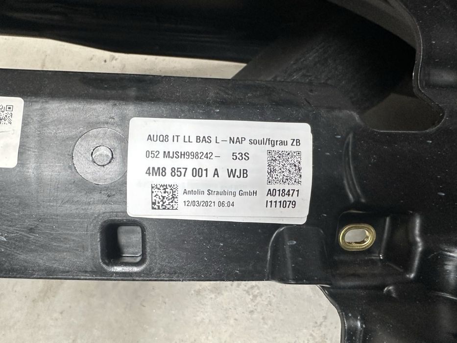 Audi Q8 /Q7 Facelift Кожено табло със еърбег 4M8857001A