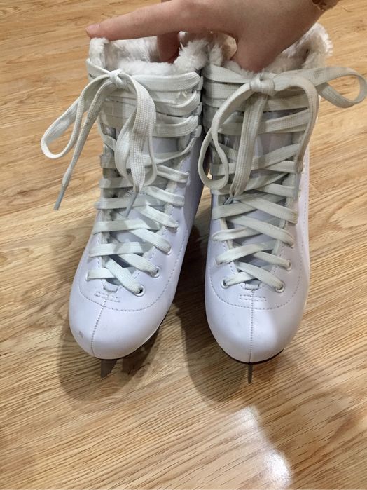 продам женские коньки