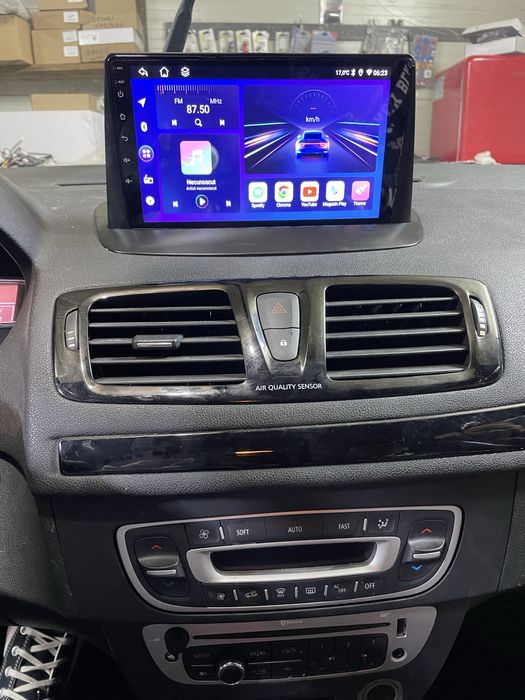 Navigatie Android RENAULT MEGANE 3 , Carplay ,Android auto + Camera