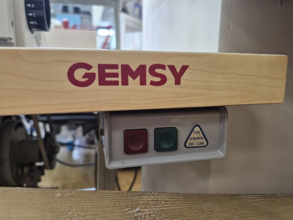 Продам оверлок  4 нити ,,Gemsy"