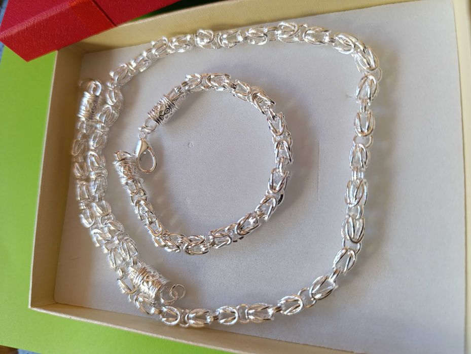 Нов, масивен сребърен комплект за мъж. В кутия.