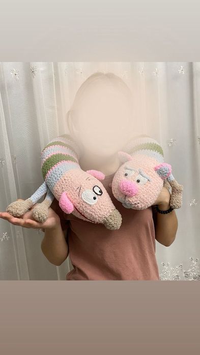 Вязанная подушка для путешествий