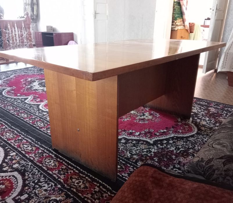 Стол бу можно использовать хоть для всего)