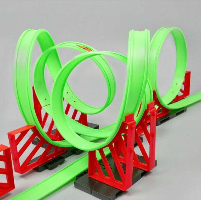 Гоночный трек с машинами