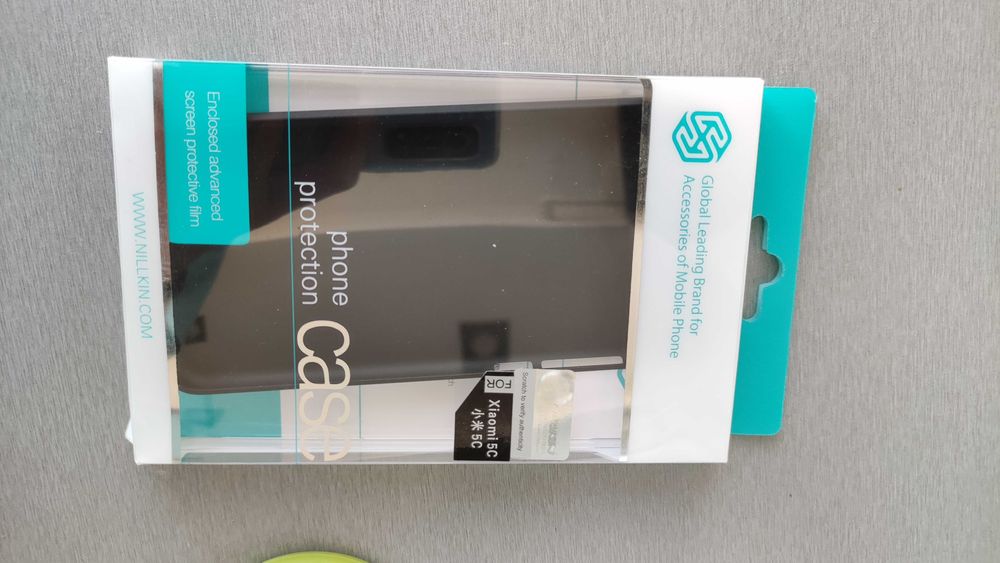 donez Husa Slim Nillkin Frosted Black + folie  - pentru Xiaomi 5C