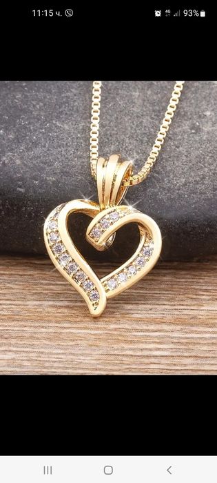 Позлатено колие.