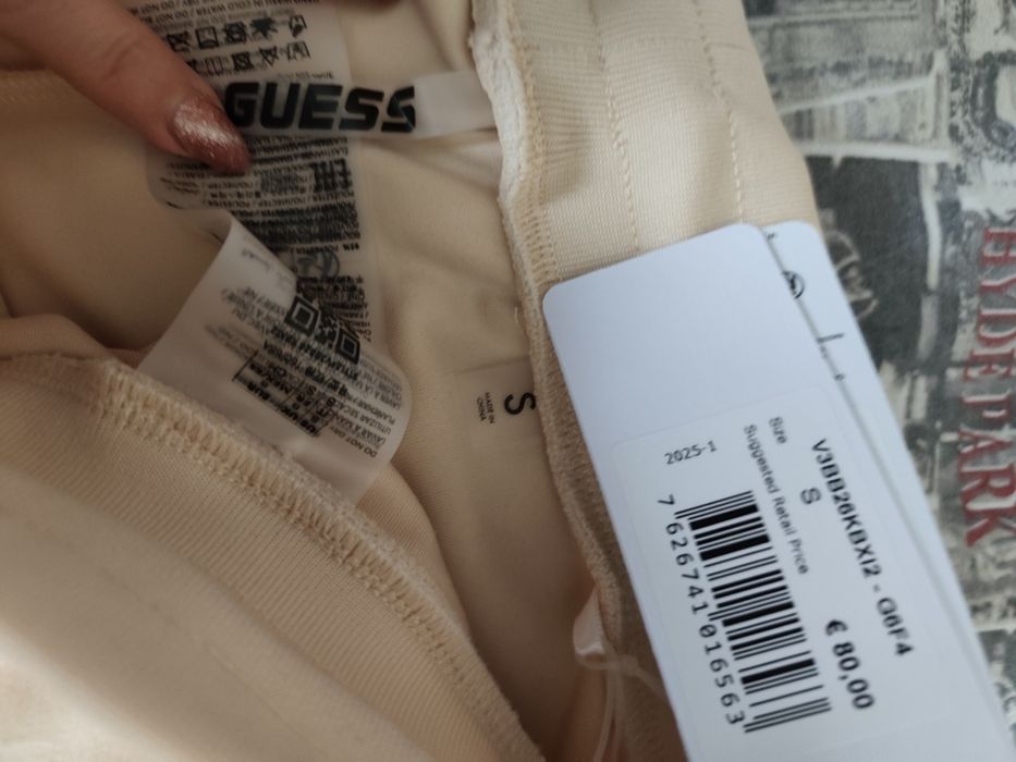 Панталони Guess нови