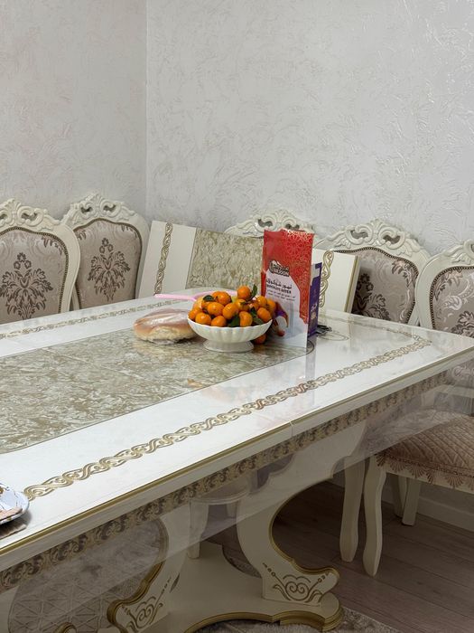 ПРОДАЮ Стол И стулья