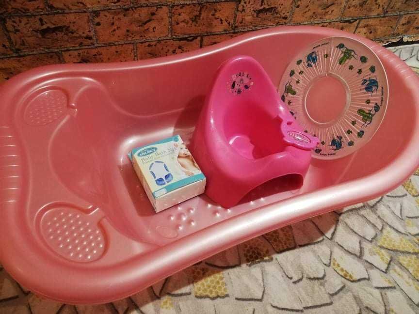 Бебешко корито, гърне, термометър за вода, мрежа и козирка за къпане.