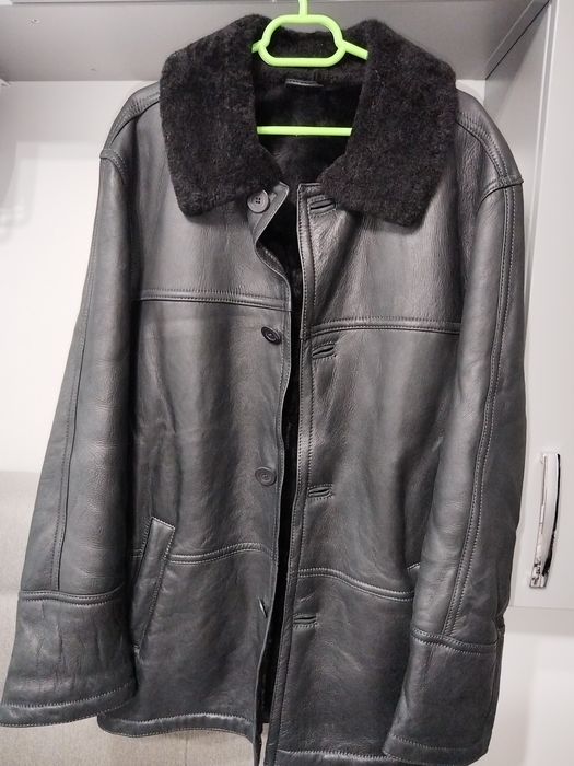 Haina din piele naturala.