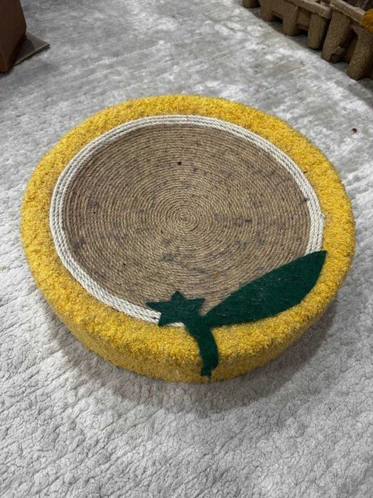 Лежанка-когтеточка для кошек