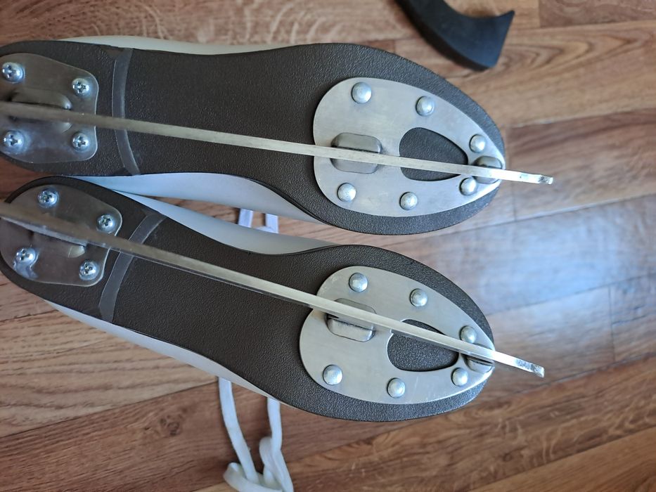 Продам коньки детские