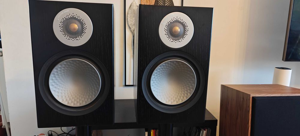 Boxe Monitor Audio Silver 100 (6G) + Standuri Sonorous SP 100