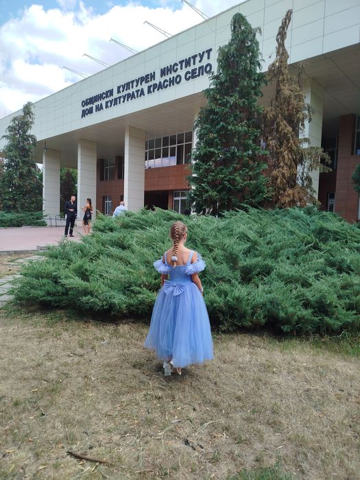 Елегантна рокля с обръч