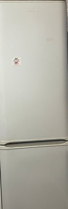 Холодильник в хорошем состоянии в связи с переездом