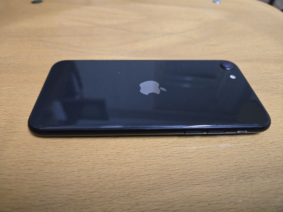 Iphone SE 2020 перфектно състояние