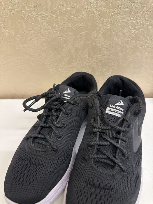 Продам кроссовки детские