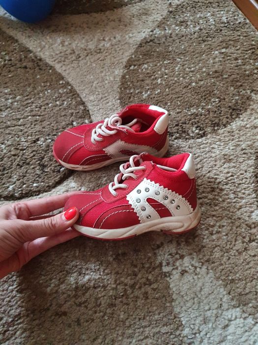 Продаю детские ботиночки