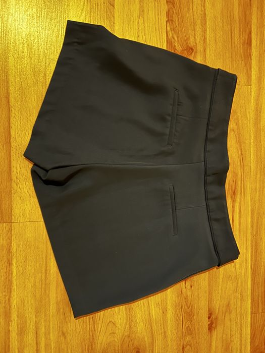 Тъмно сини къси панталони