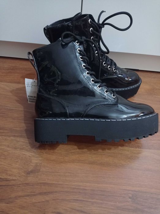 Продам новые ботинки