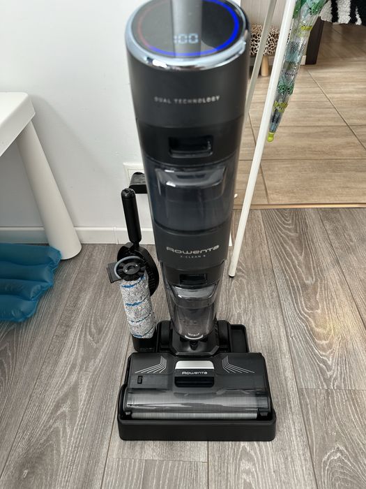 Aspirator vertical cu spalare Rowenta X-clean 4