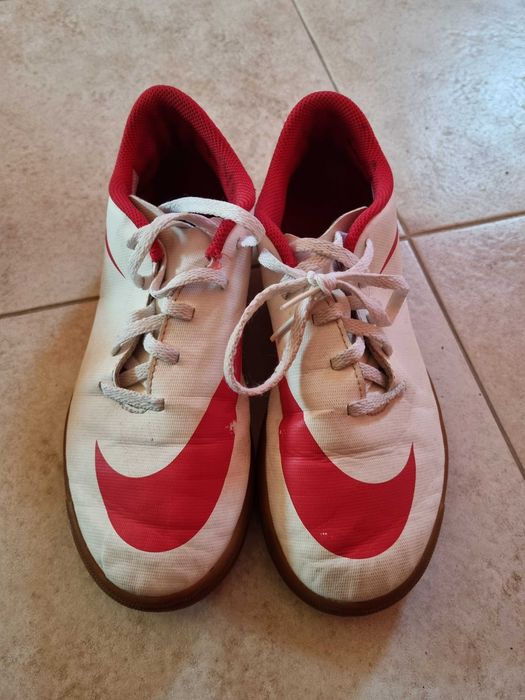 Маратонки и обувки  различни размери и цени