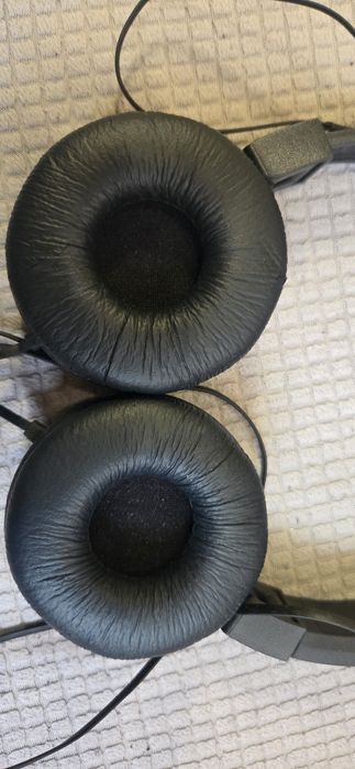 Слушалки с кабел с чист звук