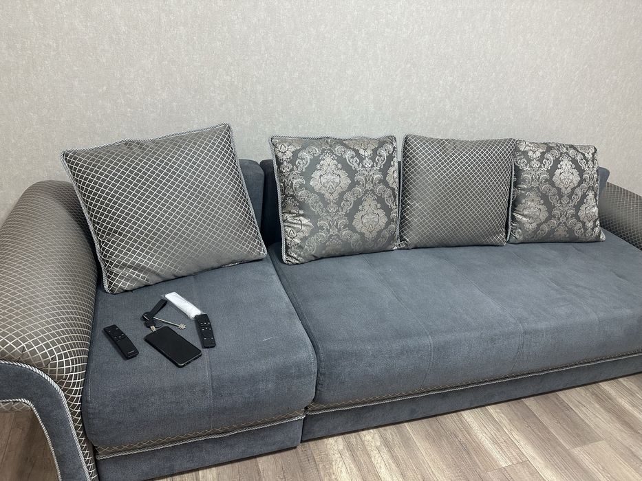 Продам диван для гостинной