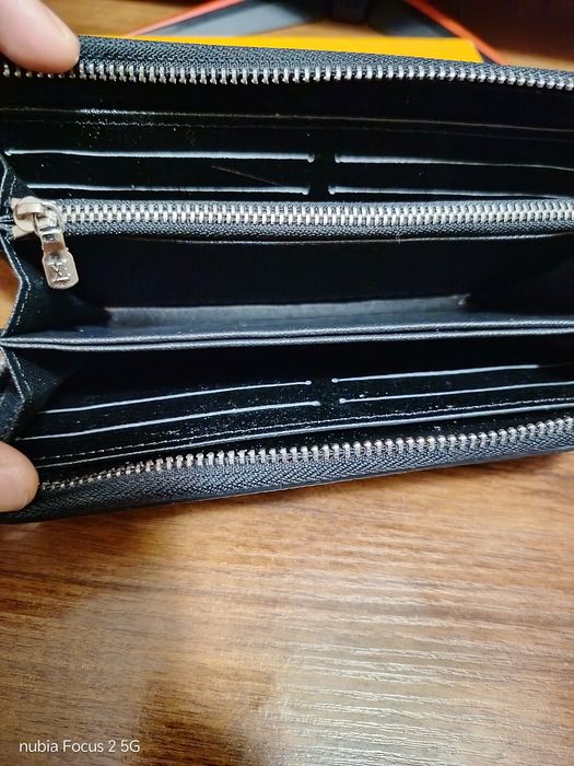 Продается мужское портмоне LV