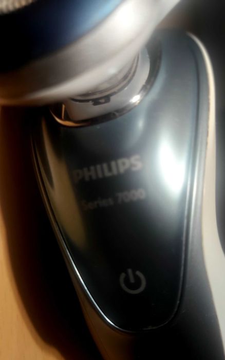 Aparat de Ras Philips Series 7000 S7370 – Protecție Piele Sensibilă