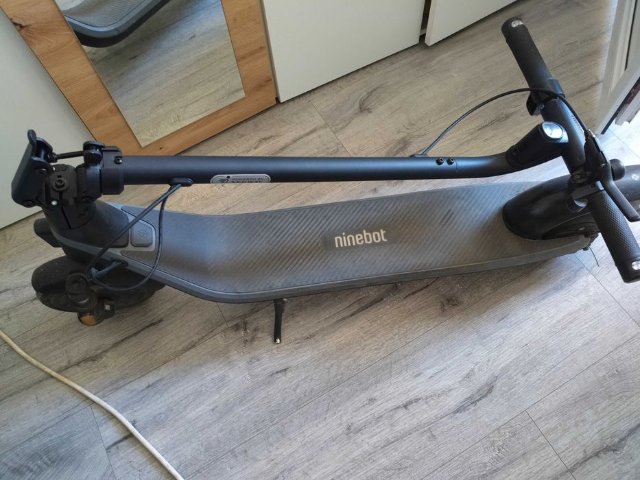 Vând trotineta Electrica Ninebot Kikescooter e2