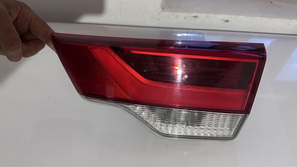 Фонарь на Тайота Highlander правый, багажник