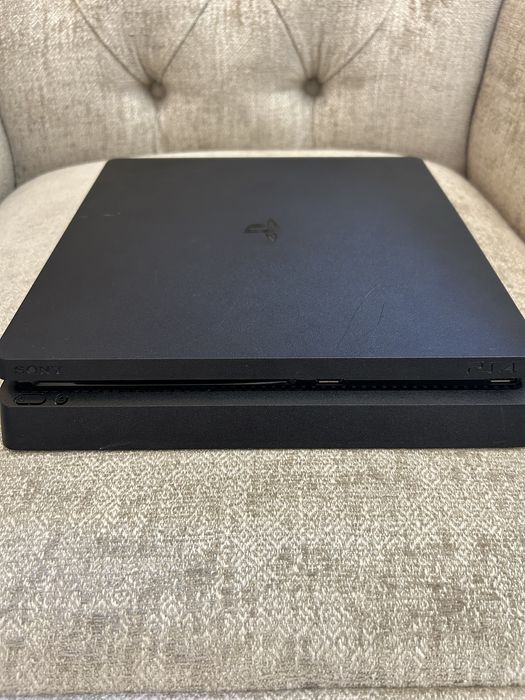 Consolă Sony PlayStation 4 Slim 1TB neagră – PS4