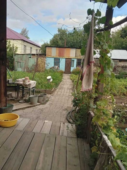 Продам дом на Восточном с огородом.