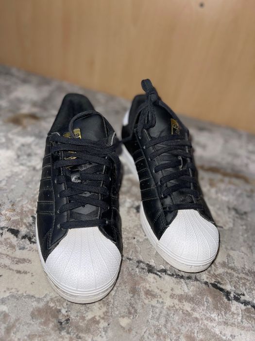 Adidasi superstar noi