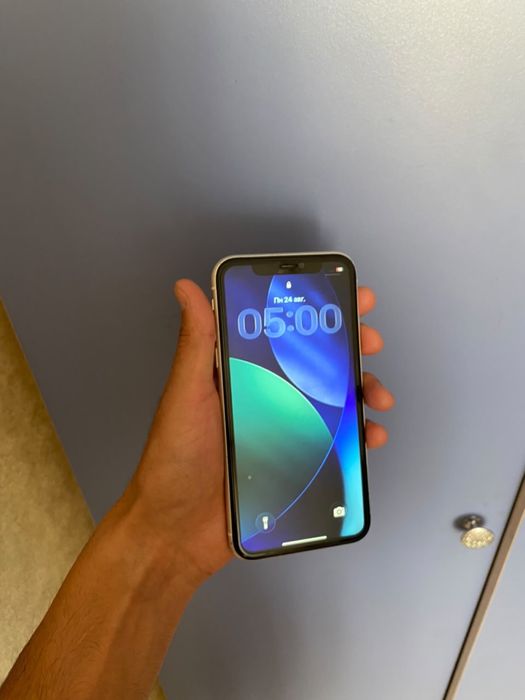 продам iPhone 11