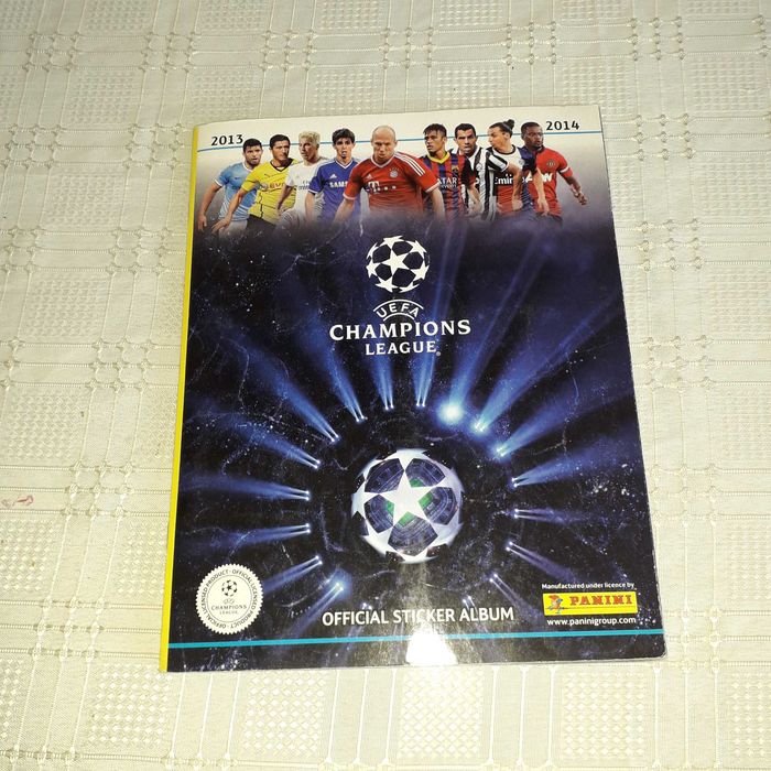Albume de fotbal Panini + Trei pachete de carți de fotbal la ofertă