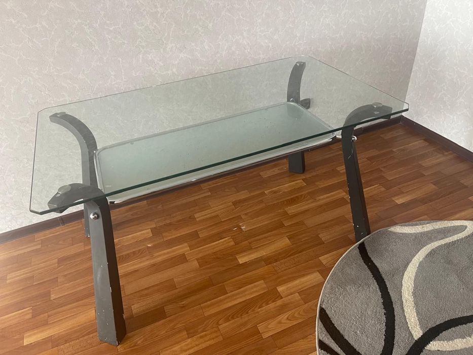 Стол стеклянный толстое стекло