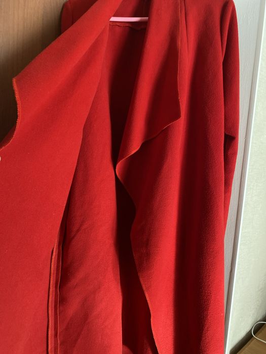 Продается пальто-накидка осенее...