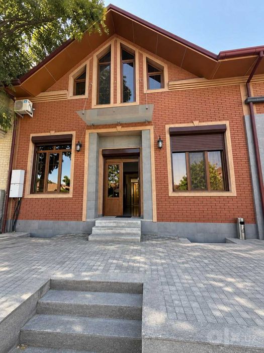 Продается  отдельно стоящее здание Первая линия. Локация супер.