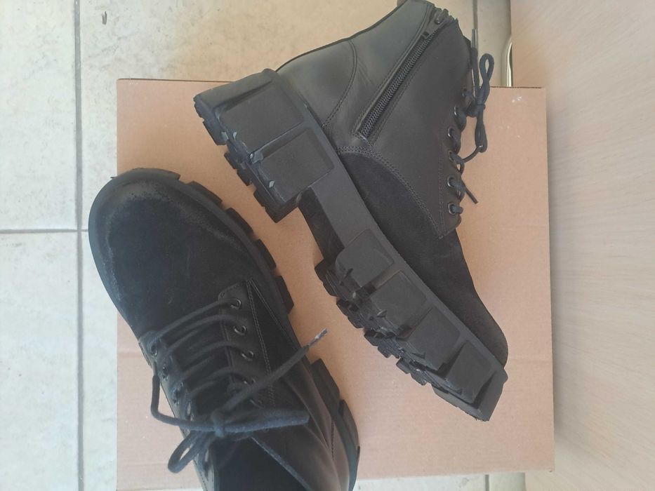 Дамски боти от естествена кожа и велур в черно