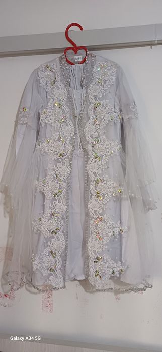 Kelinlik ansanbil ko'ylagi