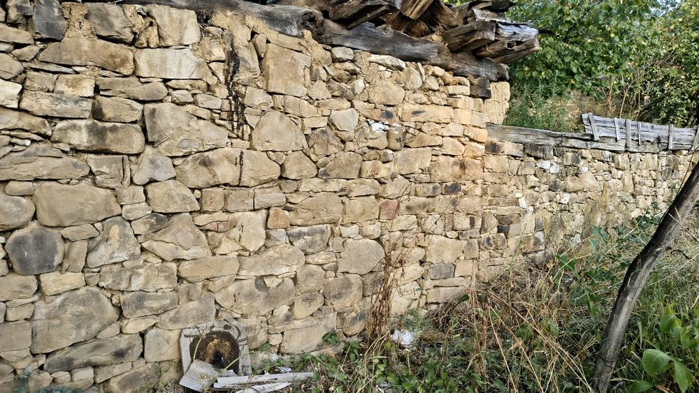 Дялан камък   в Троян община Ловеч