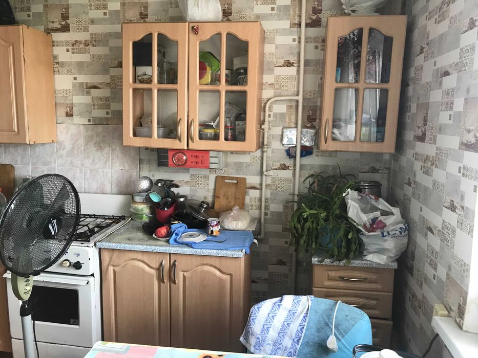 Продам кухонный гарнитур 6 предметов,не дорого