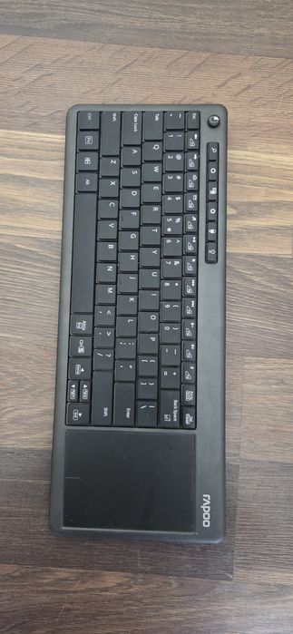 Продавам безжична клавиатура Rapoo K2600 с вграден тъчпад.
