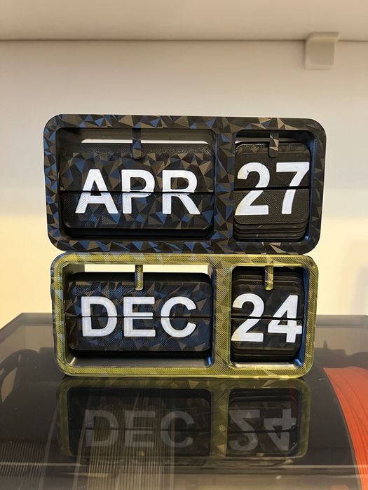 Calendar mecanic flip, 3D printat, unicat – decor birou/cadou